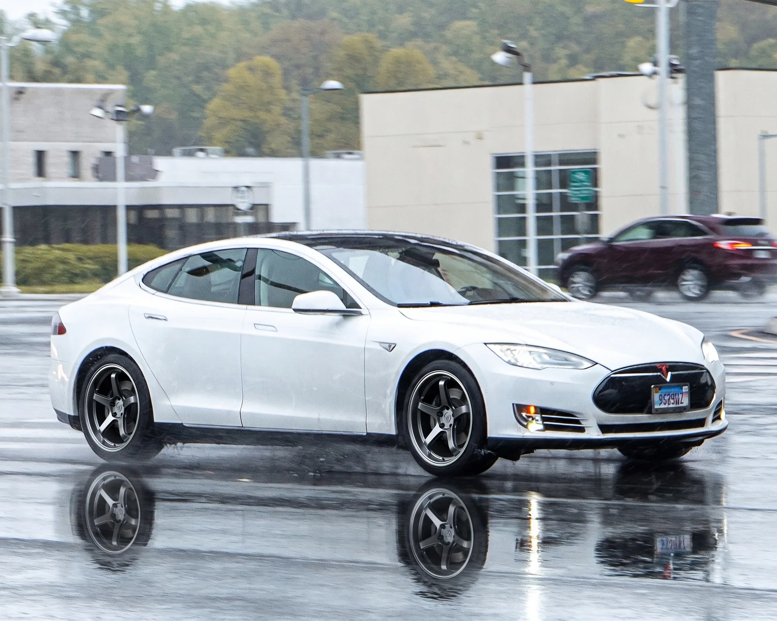 Tesla Model S with Vector Forged LW01 wheels in Gloss Gunmetal