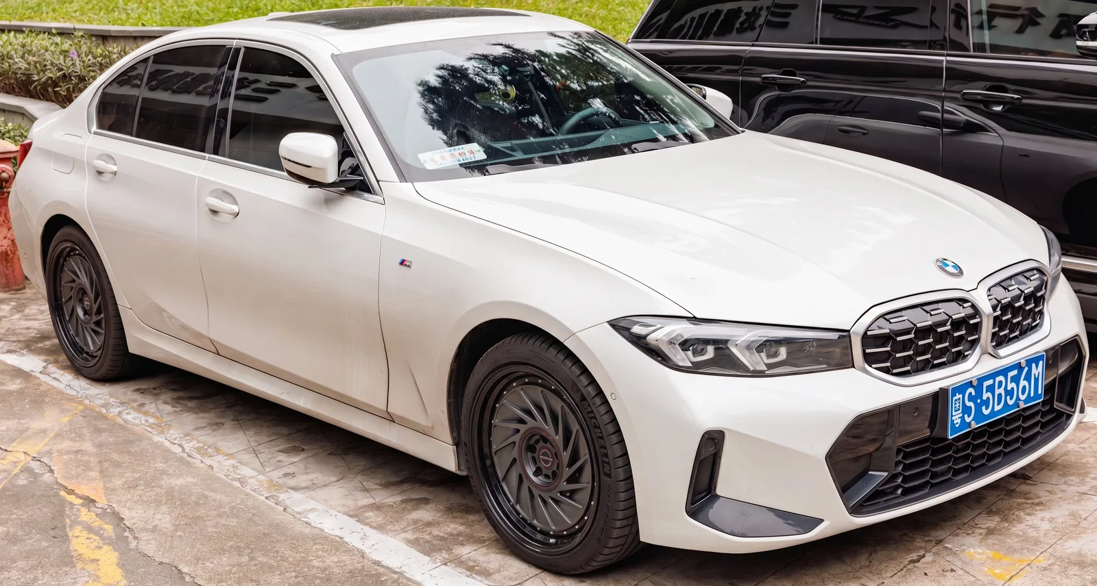 BMW 3 Series with MV Forged GR2-V1 wheels in Black