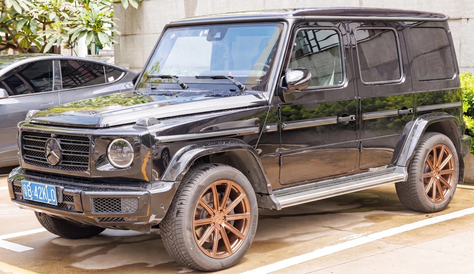 Mercedes-Benz G-Class with Vossen UV-2 wheels in Brickell Bronze