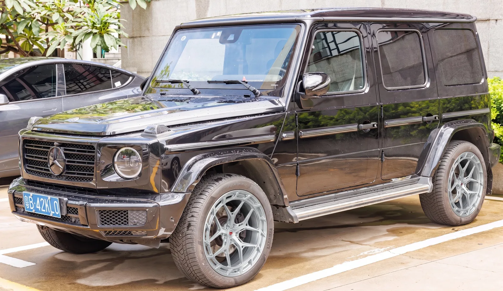 Mercedes-Benz G-Class with Vossen LC3-01T wheels in Gloss Clear