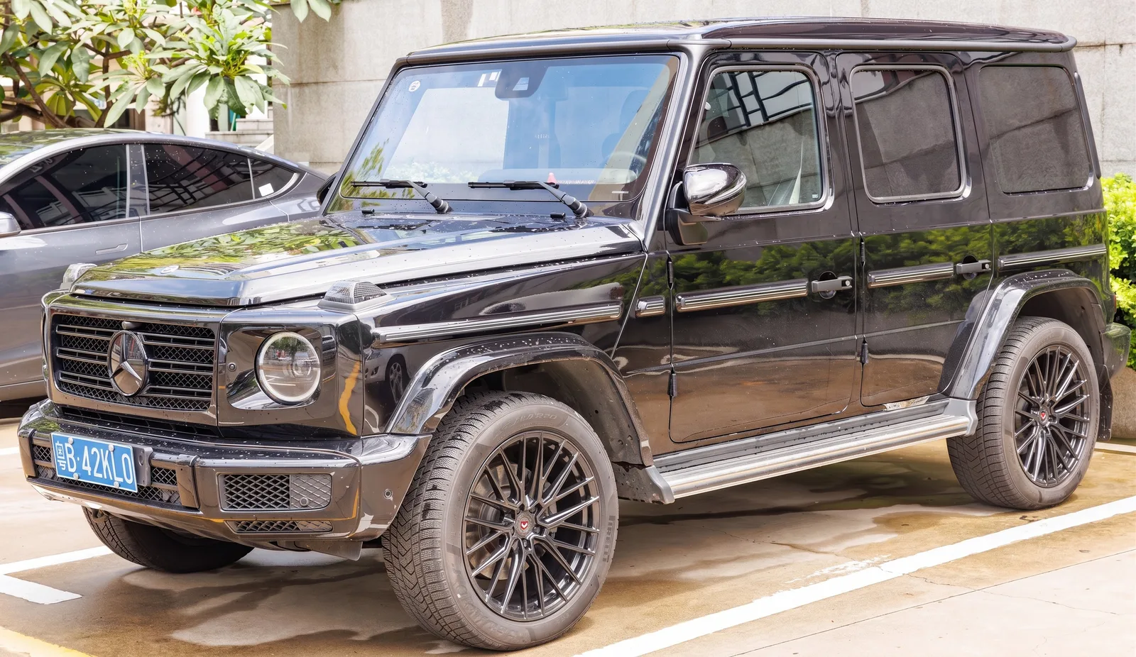 Mercedes-Benz G-Class with Vossen EVO-6T wheels in Dark Smoke