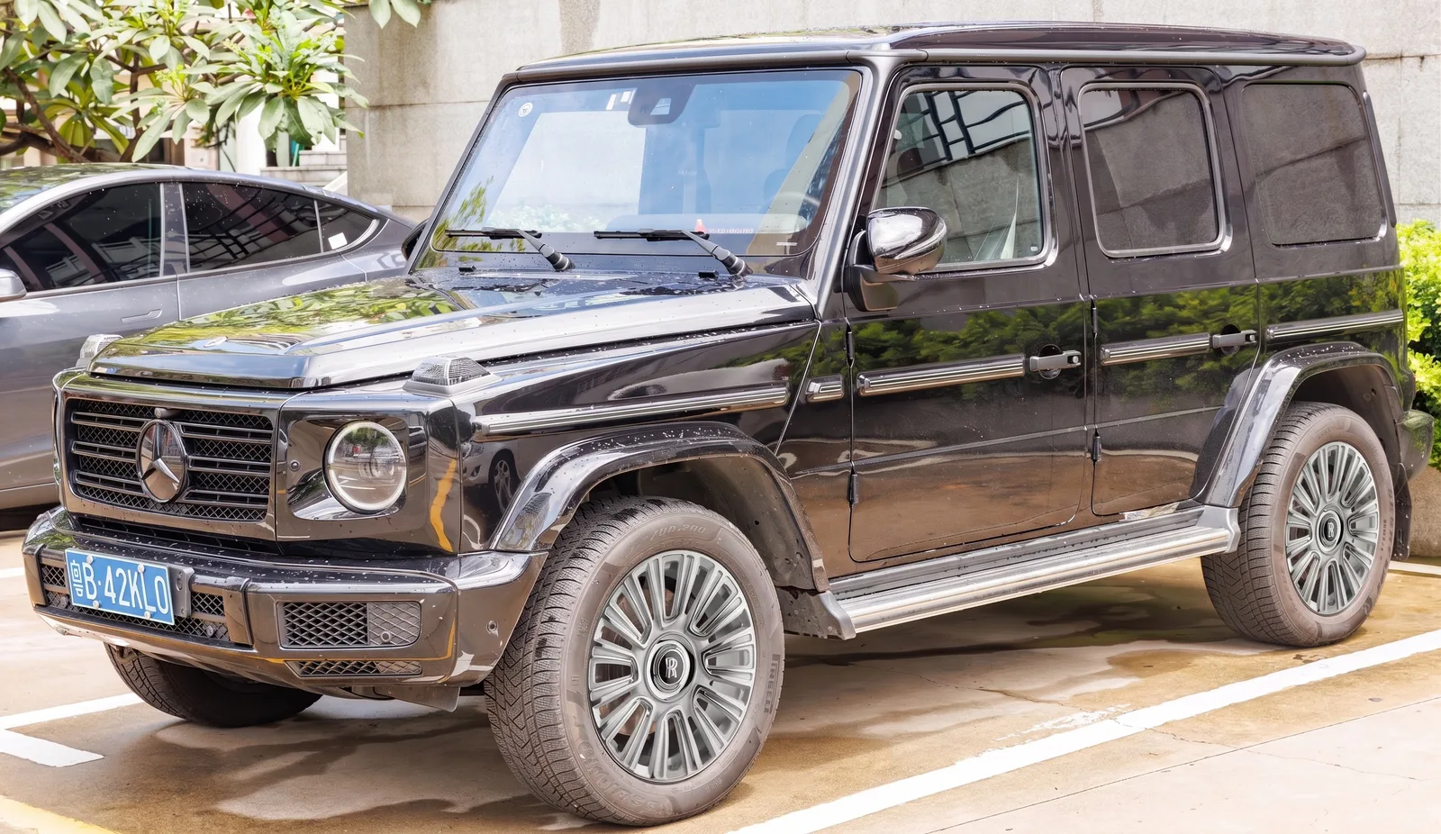 Mercedes-Benz G-Class with AG Luxury AGL77 wheels in Chrome