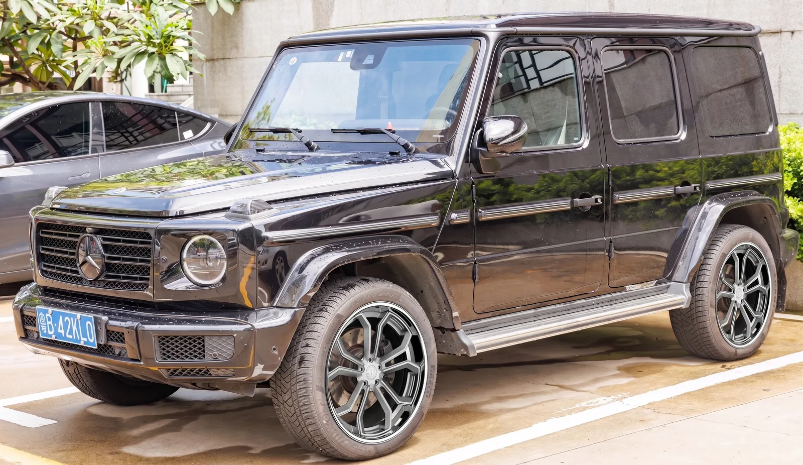 Mercedes-Benz G-Class with AG Luxury AGL37 wheels in Polished