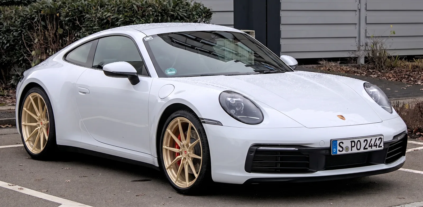 Porsche 911 with Vossen M-X2 wheels in Patina Gold