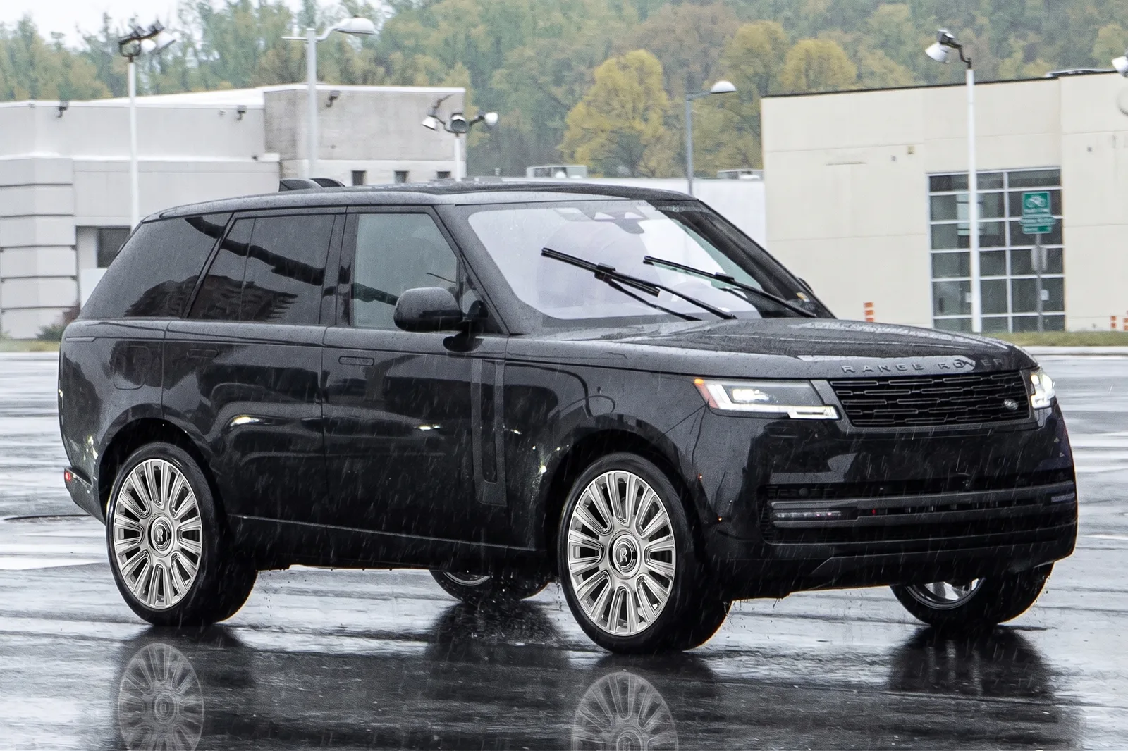 Land Rover Range Rover with AG Luxury AGL77 wheels in Chrome