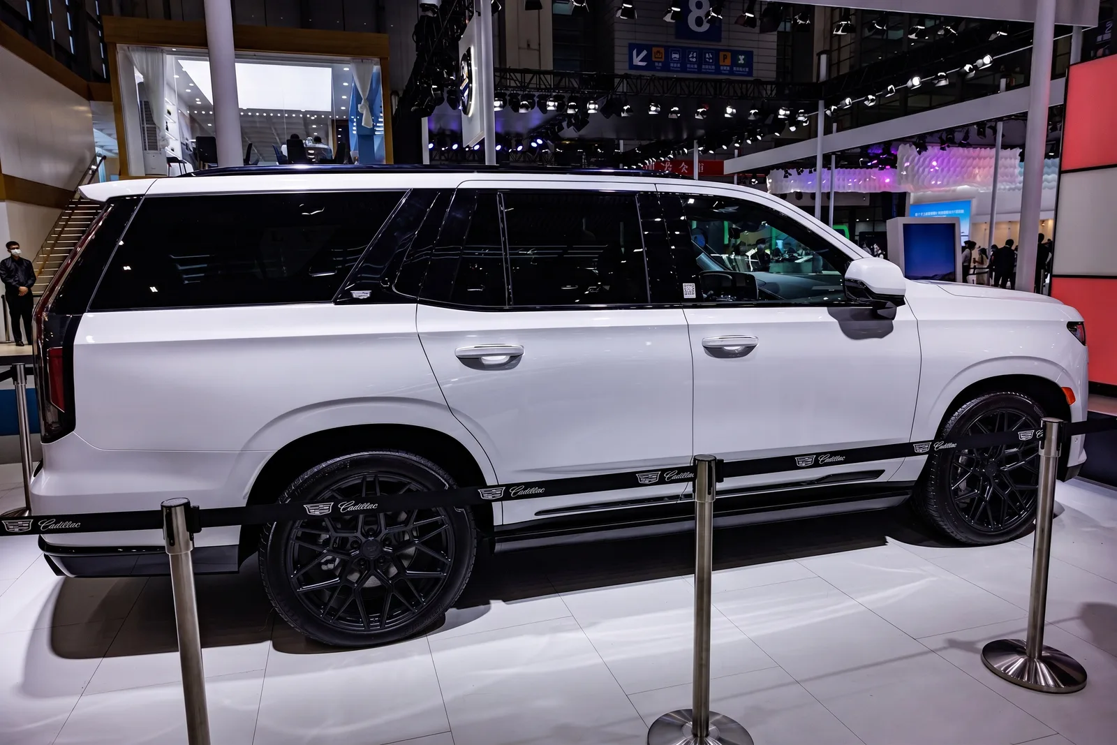 Cadillac Escalade with Vossen UV-1 wheels in Satin Black