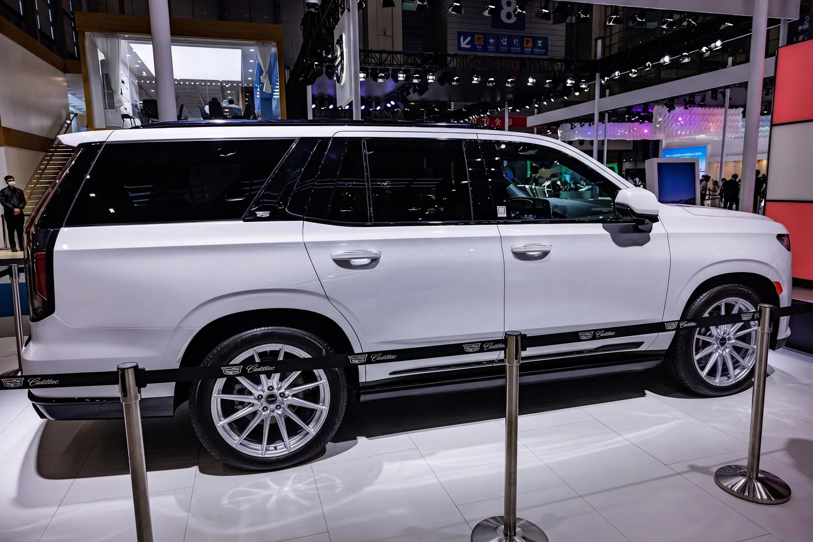 Cadillac Escalade with Vossen HF-4T wheels in Silver Polished