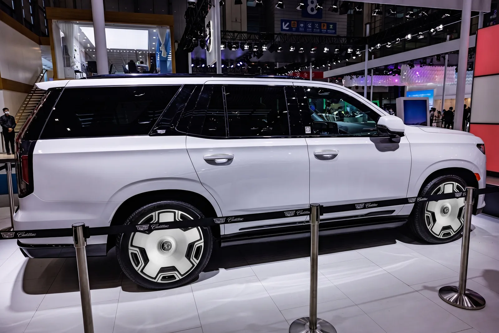 Cadillac Escalade with AG Luxury AGL73 wheels in Black Chrome