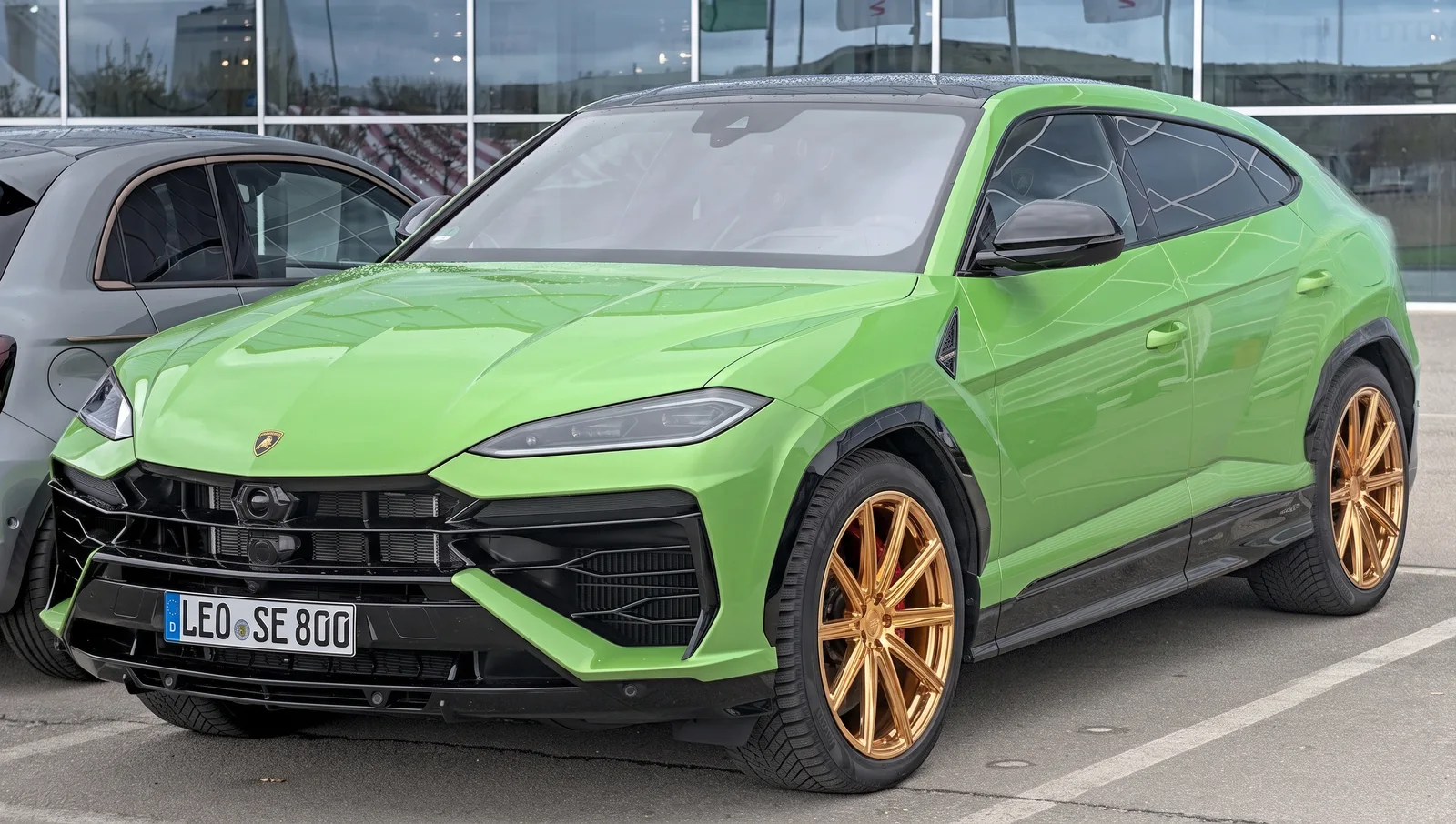 Lamborghini Urus with Vossen UV-2 wheels in Brickell Bronze