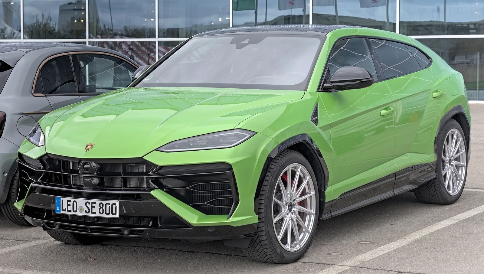Lamborghini Urus with Vossen HF-4T wheels in Silver Polished